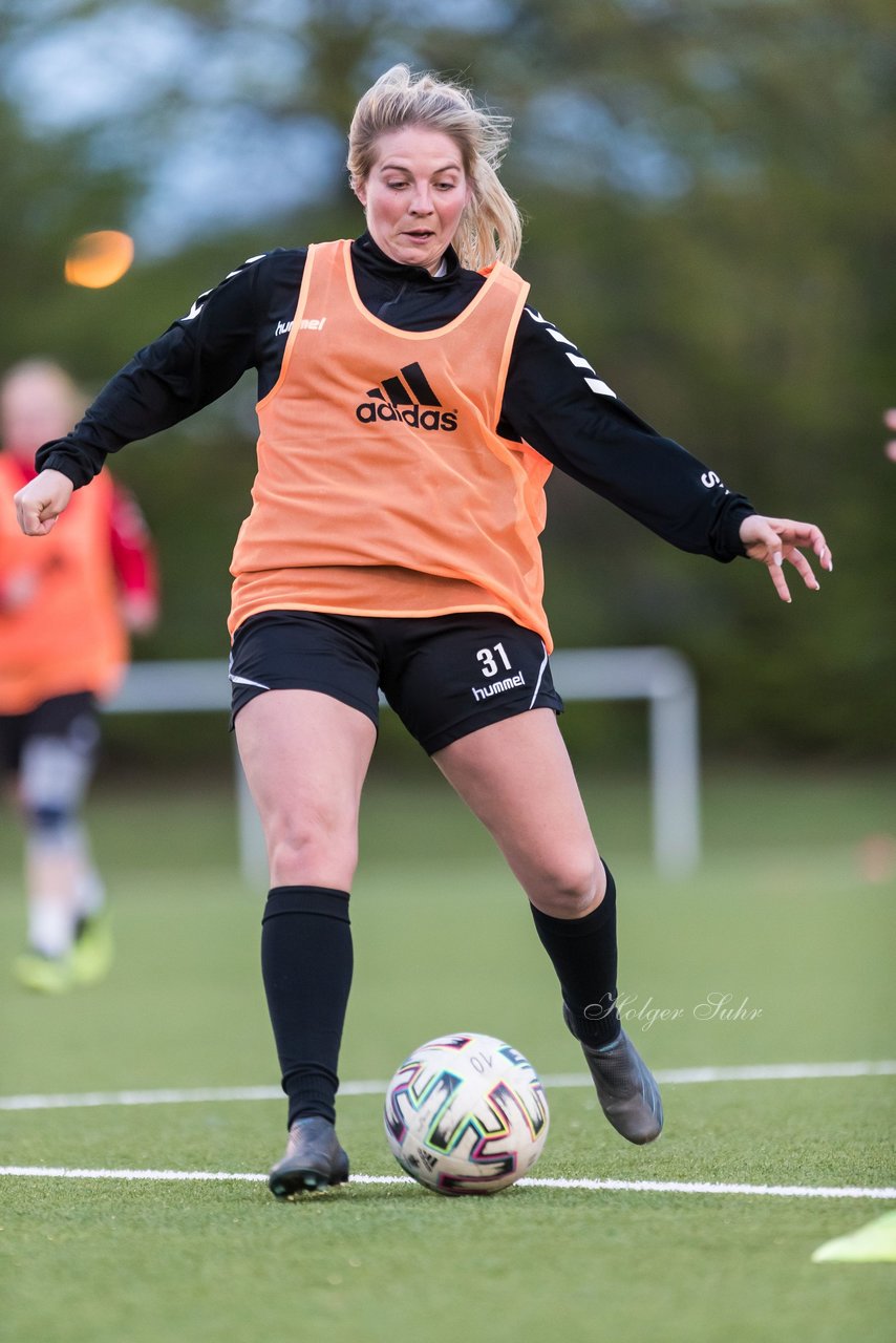 Bild 372 - Co-Trainerin der Frauen Nationalmannschaft Britta Carlson in Wahlstedt